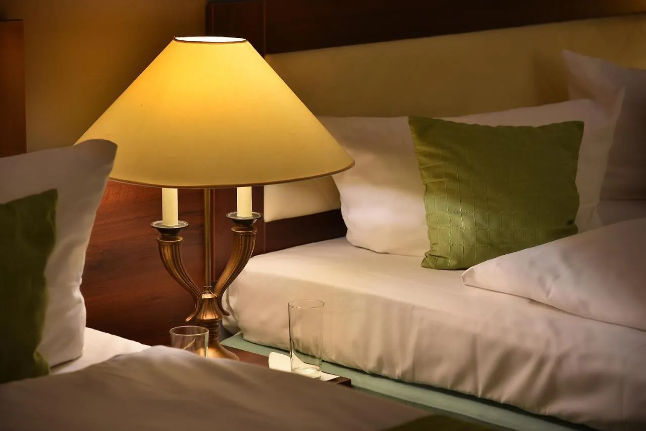 Prague Season Three Stars Hotell