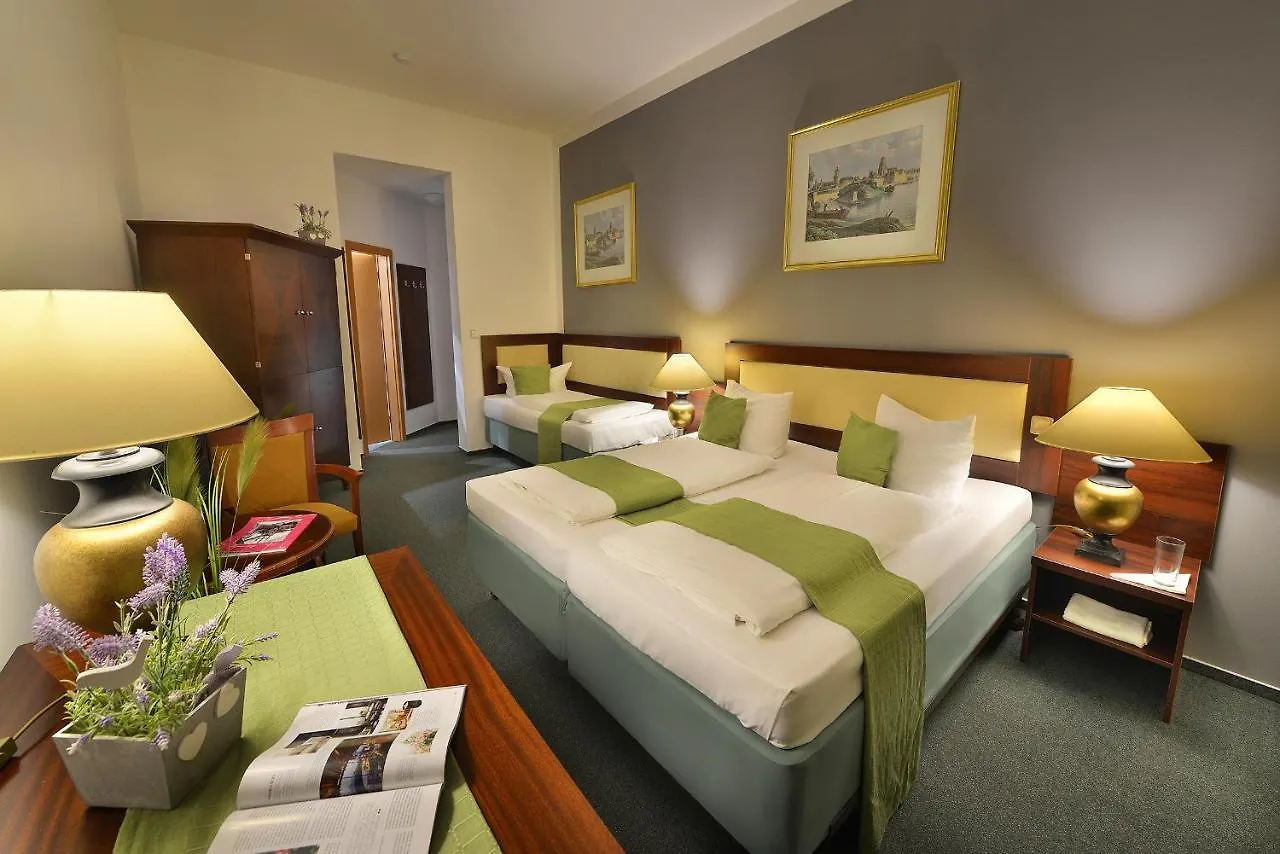 Prague Season Three Stars Hotell